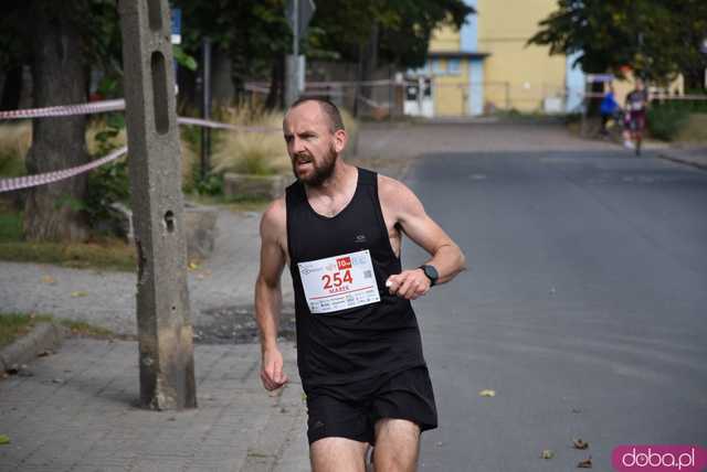 [FOTO] Zawodnicy zameldowali się na starcie! Ruszyły 8. Żarowskie Biegi Strefowe