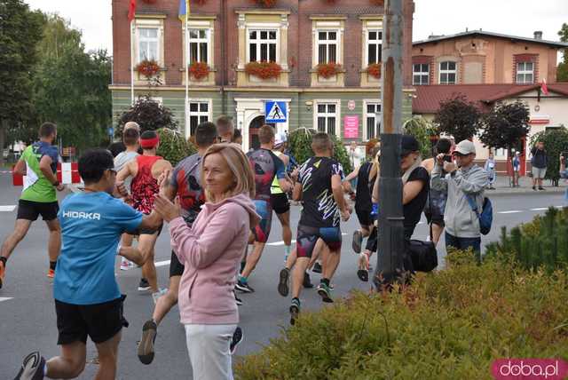 [FOTO] Zawodnicy zameldowali się na starcie! Ruszyły 8. Żarowskie Biegi Strefowe