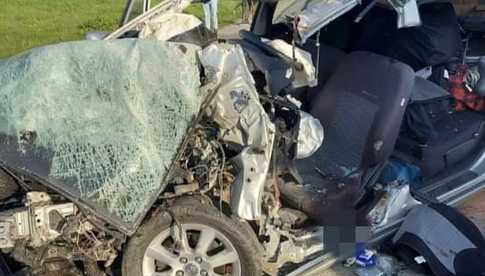 [FOTO] Groźny wypadek osobówki i ciężarówki. Kierowca zakleszczony w samochodzie 