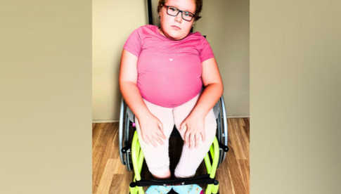 9-letnia Wiktoria ze Świebodzic marzy o nowym wózku inwalidzkim. Pomóżmy dziewczynce spełnić to marzenie!
