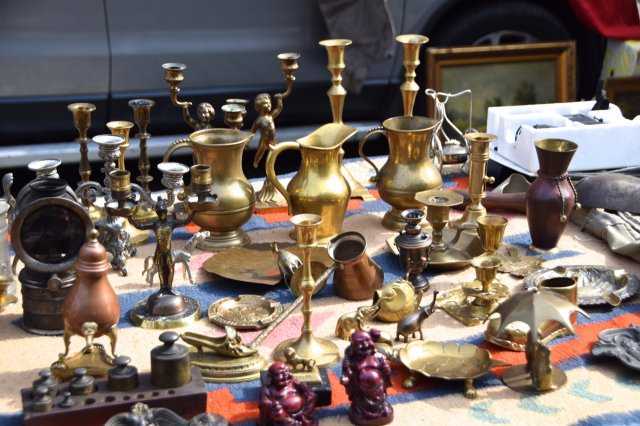 [FOTO] W poszukiwaniu unikalnych przedmiotów. Giełda Staroci na świdnickim rynku