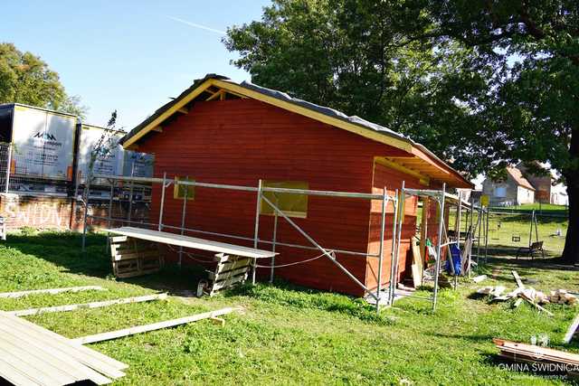 Nowy plac zabaw i wielofunkcyjna altana. Powstają nowe obiekty w gminie Świdnica [SZCZEGÓŁY, FOTO]