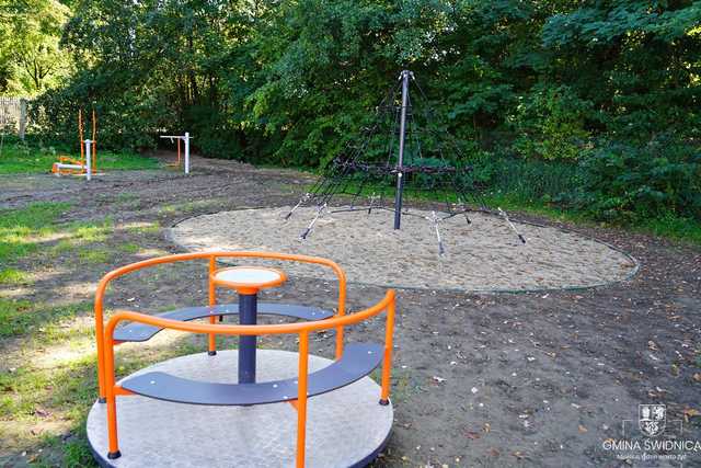 Nowy plac zabaw i wielofunkcyjna altana. Powstają nowe obiekty w gminie Świdnica [SZCZEGÓŁY, FOTO]