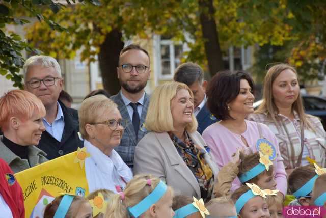 [FOTO] Zasadzili żonkile, które wiosną stworzą żółte Pola Nadziei. Rozpoczęto kolejną edycję akcji świdnickiego hospicjum