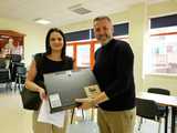 [FOTO] 111 uczniów z gminy Żarów otrzymało laptopy