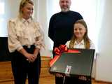 [FOTO] 111 uczniów z gminy Żarów otrzymało laptopy