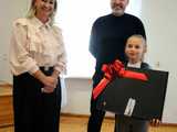 [FOTO] 111 uczniów z gminy Żarów otrzymało laptopy