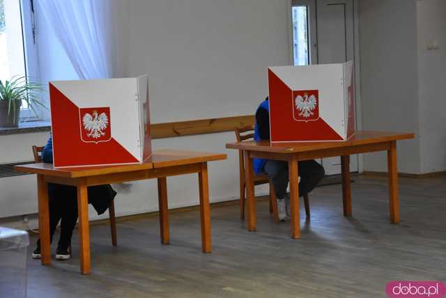 Ilu mieszkańców naszego powiatu poszło zagłosować do południa? [AKTUALNE DANE Z GMIN I LOKALI]