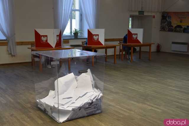 Ilu mieszkańców naszego powiatu poszło zagłosować do południa? [AKTUALNE DANE Z GMIN I LOKALI]