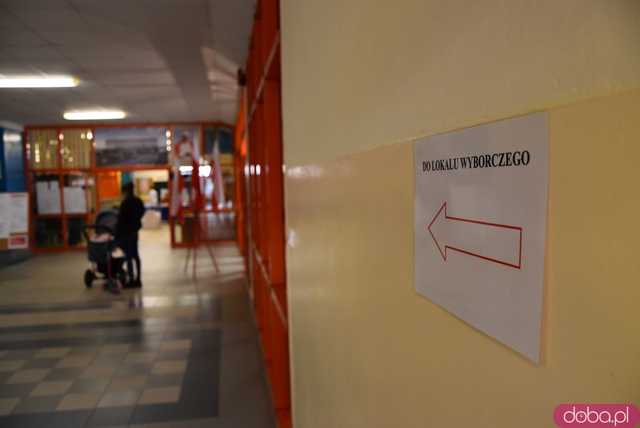 Ilu mieszkańców naszego powiatu poszło zagłosować do południa? [AKTUALNE DANE Z GMIN I LOKALI]