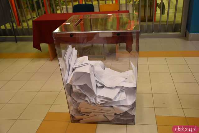 Ilu mieszkańców naszego powiatu poszło zagłosować do południa? [AKTUALNE DANE Z GMIN I LOKALI]