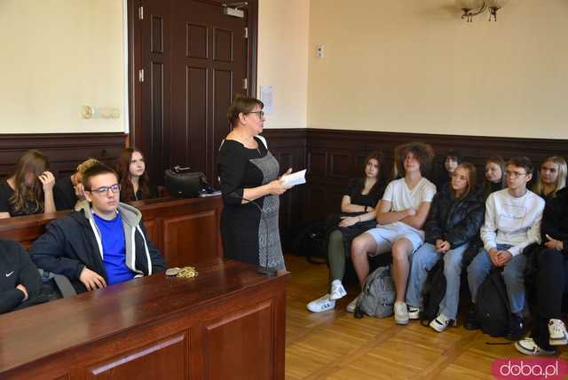 [FOTO] Uczniowie Hotelarki poznali ideę mediacji i tajniki rozprawy sądowej