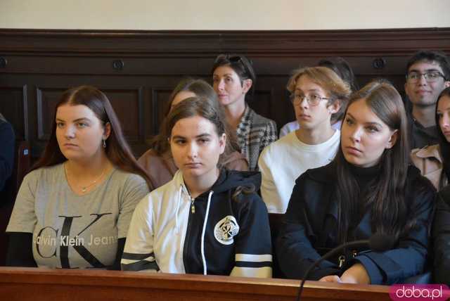[FOTO] Uczniowie Hotelarki poznali ideę mediacji i tajniki rozprawy sądowej