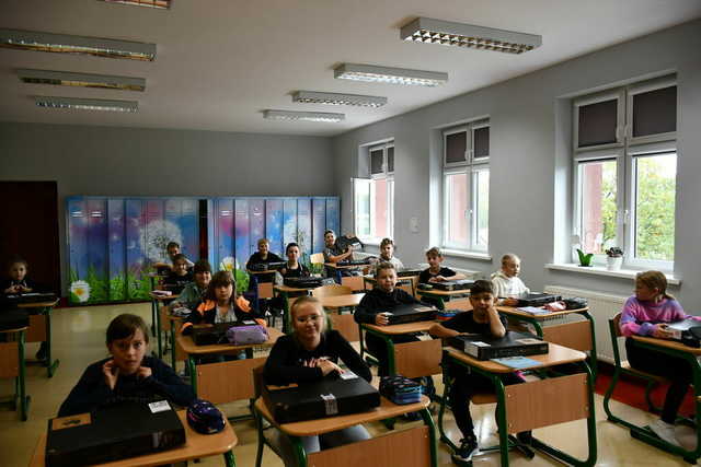 [FOTO] Laptopy dla świebodzickich czwartoklasistów