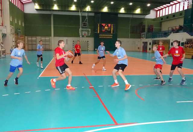 [FOTO] Młodzi koszykarze rywalizowali podczas eliminacji klas 7-8