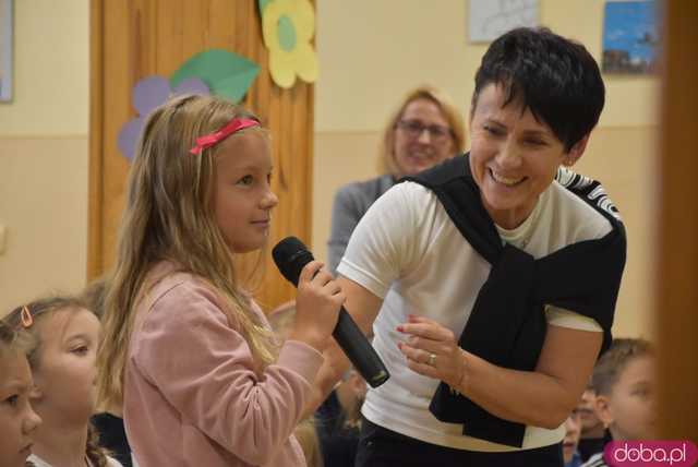 [FOTO] Twarzą w twarz z brązowym medalistą olimpijskim. Uczniowie z Mokrzeszowa spotkali się z Pawłem Fajdkiem