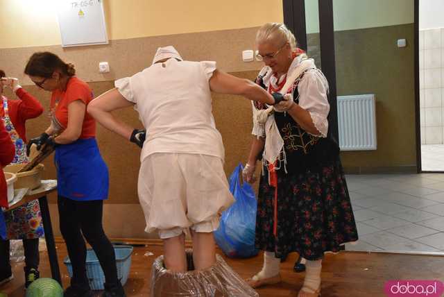 [WIDEO, FOTO] Wielkie Kiszenie Kapusty po raz trzeci! Świetna zabawa w Mokrzeszowie