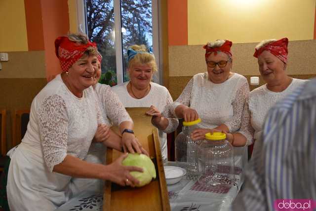 [WIDEO, FOTO] Wielkie Kiszenie Kapusty po raz trzeci! Świetna zabawa w Mokrzeszowie