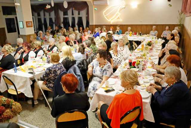 [FOTO] Nowoczesne, kreatywne i ambitne: Gospodynie z gminy Żarów obchodziły Dzień Kobiet Wiejskich