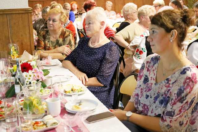[FOTO] Nowoczesne, kreatywne i ambitne: Gospodynie z gminy Żarów obchodziły Dzień Kobiet Wiejskich