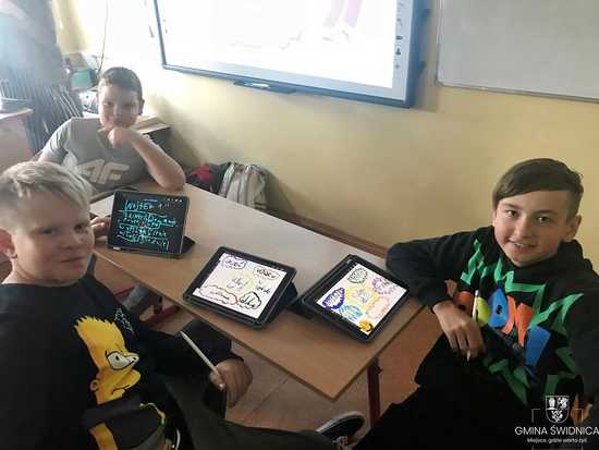 [FOTO] Uczniowie z Grodziszcza zawarli PAKT z technologią i zabawą