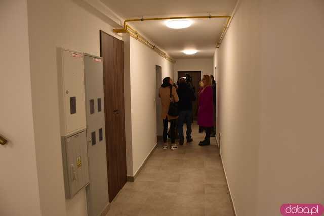 [WIDEO, FOTO] Klucze trafiły do lokatorów nowego budynku mieszkalnego przy ul. Brata Alberta