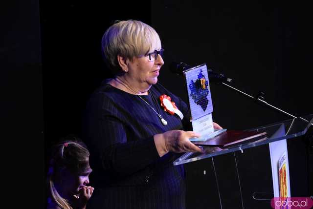 [FOTO] Patriotyczny wieczór gminy Świdnica. Wójt Teresa Mazurek oraz biskupi Dec i Pytel uhonorowani zaszczytnymi tytułami