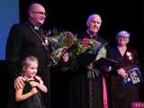 [FOTO] Patriotyczny wieczór gminy Świdnica. Wójt Teresa Mazurek oraz biskupi Dec i Pytel uhonorowani zaszczytnymi tytułami