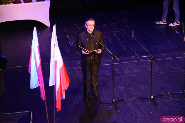 [FOTO] Patriotyczny wieczór gminy Świdnica. Wójt Teresa Mazurek oraz biskupi Dec i Pytel uhonorowani zaszczytnymi tytułami