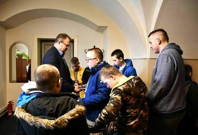 [FOTO] Zespół Szkół Specjalnych z wizytą w świebodzickim ratuszu