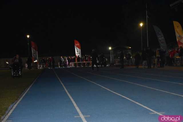 [FOTO] Zacięta rywalizacja na ostatnim w tym roku Świdnickim Czwartku Lekkoatletycznym