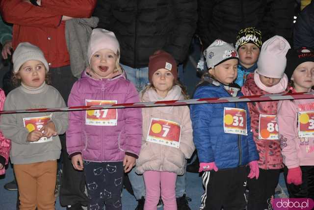 [FOTO] Zacięta rywalizacja na ostatnim w tym roku Świdnickim Czwartku Lekkoatletycznym