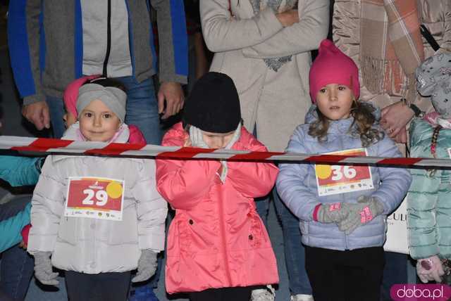 [FOTO] Zacięta rywalizacja na ostatnim w tym roku Świdnickim Czwartku Lekkoatletycznym