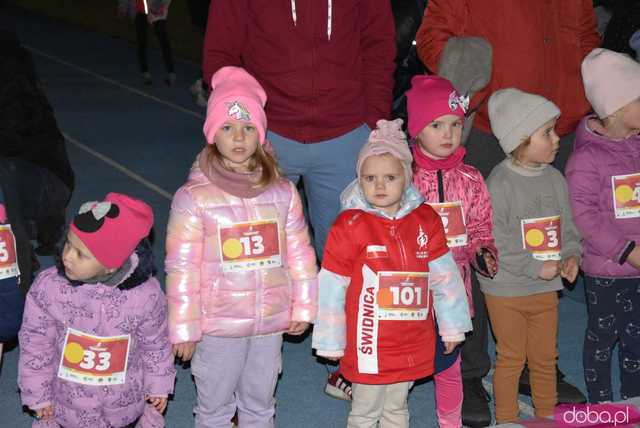 [FOTO] Zacięta rywalizacja na ostatnim w tym roku Świdnickim Czwartku Lekkoatletycznym