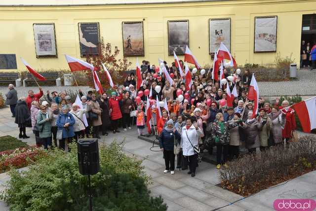 [FOTO] 11 minut poezji na Skwerze z dzikami. Za nami patriotyczna uroczystość integrująca pokolenia