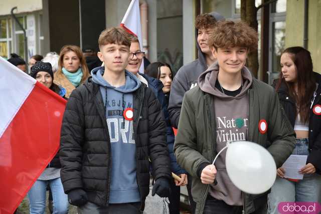 [FOTO] 11 minut poezji na Skwerze z dzikami. Za nami patriotyczna uroczystość integrująca pokolenia