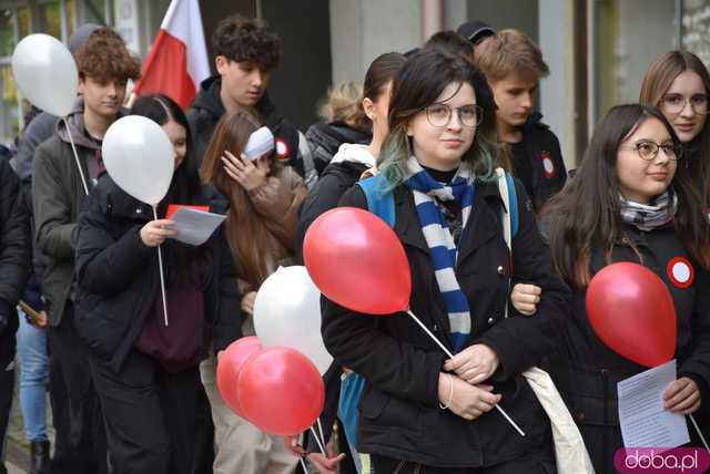 [FOTO] 11 minut poezji na Skwerze z dzikami. Za nami patriotyczna uroczystość integrująca pokolenia