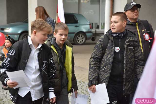 [FOTO] 11 minut poezji na Skwerze z dzikami. Za nami patriotyczna uroczystość integrująca pokolenia