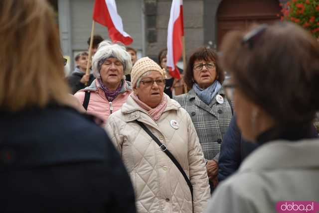 [FOTO] 11 minut poezji na Skwerze z dzikami. Za nami patriotyczna uroczystość integrująca pokolenia