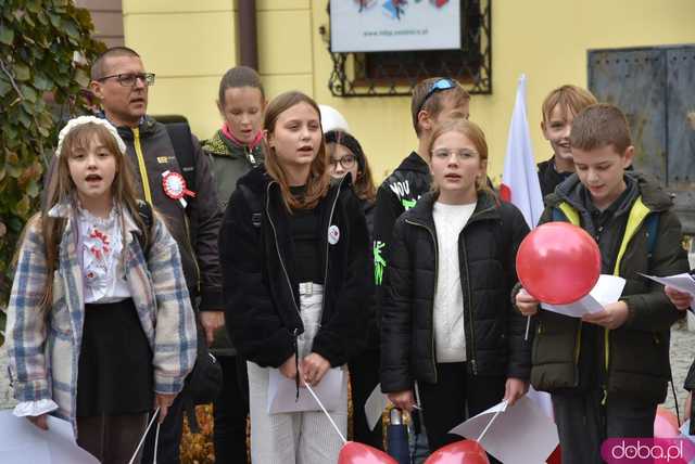 [FOTO] 11 minut poezji na Skwerze z dzikami. Za nami patriotyczna uroczystość integrująca pokolenia