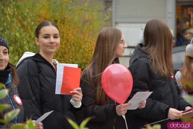 [FOTO] 11 minut poezji na Skwerze z dzikami. Za nami patriotyczna uroczystość integrująca pokolenia