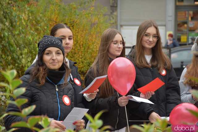[FOTO] 11 minut poezji na Skwerze z dzikami. Za nami patriotyczna uroczystość integrująca pokolenia