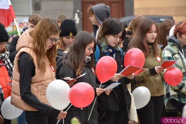 [FOTO] 11 minut poezji na Skwerze z dzikami. Za nami patriotyczna uroczystość integrująca pokolenia