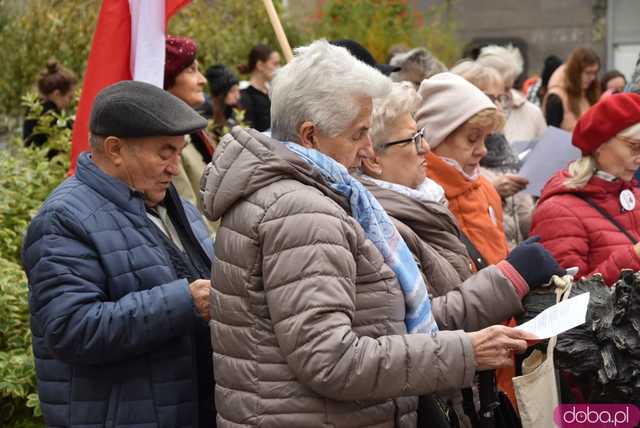 [FOTO] 11 minut poezji na Skwerze z dzikami. Za nami patriotyczna uroczystość integrująca pokolenia