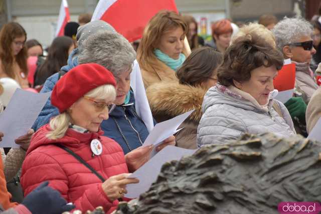 [FOTO] 11 minut poezji na Skwerze z dzikami. Za nami patriotyczna uroczystość integrująca pokolenia