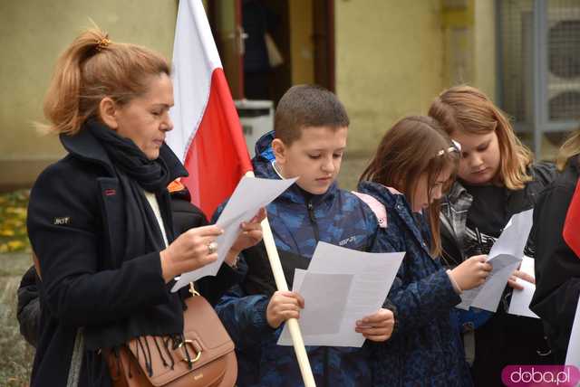 [FOTO] 11 minut poezji na Skwerze z dzikami. Za nami patriotyczna uroczystość integrująca pokolenia