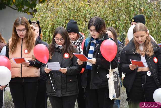 [FOTO] 11 minut poezji na Skwerze z dzikami. Za nami patriotyczna uroczystość integrująca pokolenia