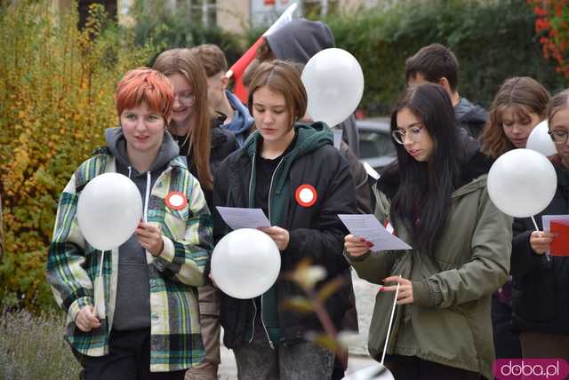 [FOTO] 11 minut poezji na Skwerze z dzikami. Za nami patriotyczna uroczystość integrująca pokolenia