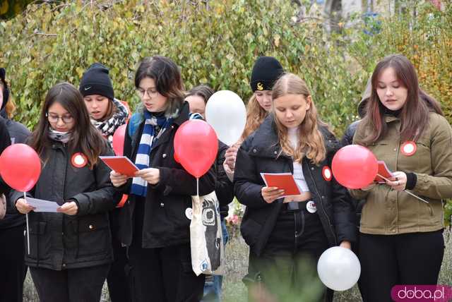 [FOTO] 11 minut poezji na Skwerze z dzikami. Za nami patriotyczna uroczystość integrująca pokolenia