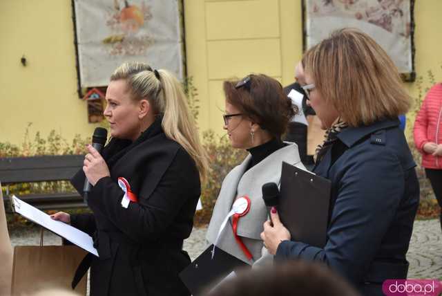 [FOTO] 11 minut poezji na Skwerze z dzikami. Za nami patriotyczna uroczystość integrująca pokolenia